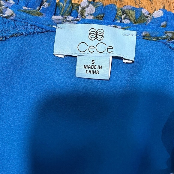 Blue Floral Ruffle Sleeve Top - CeCe - Size S💙 - Picture 2 of 7